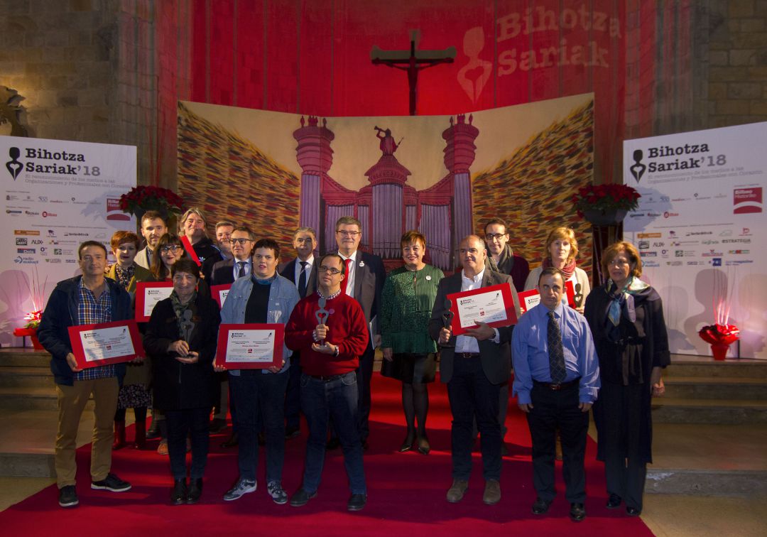 Bihotza Sariak premia a ocho nombres con gran corazón Bihotza Sariak premia a ocho nombres con gran corazón