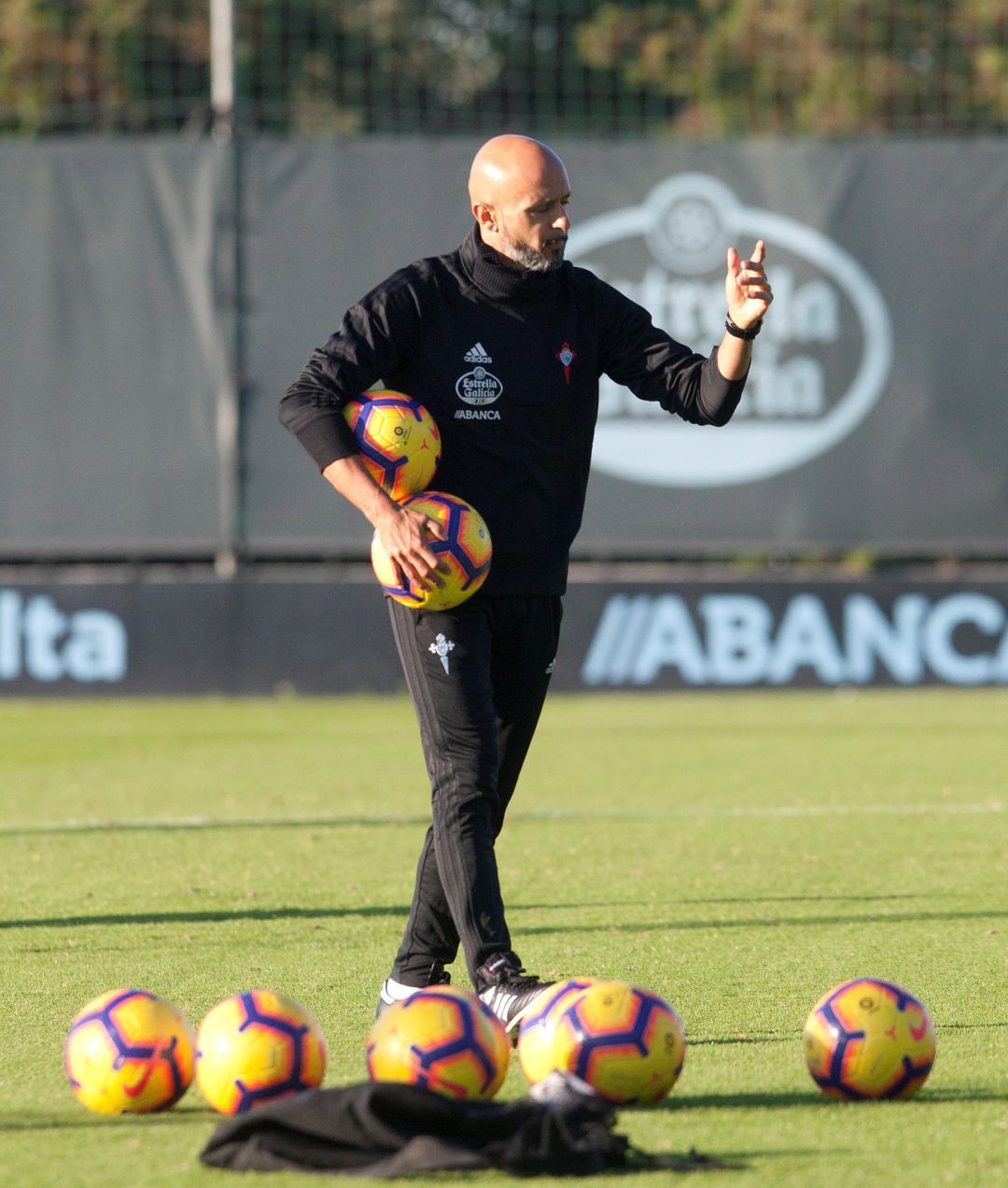 Miguel Cardoso en el entrenamiento de este viernes Miguel Cardoso en el entrenamiento de este viernes