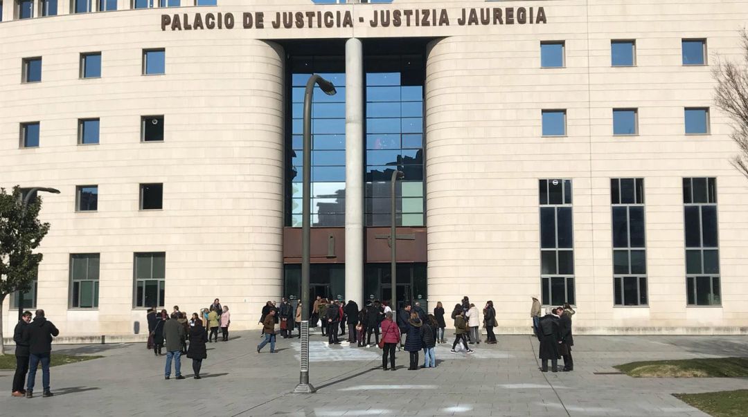 El tribunal de 'la Manada' no creyó la versión de una mujer que denunció que su pareja la violaba El tribunal de 'la Manada' no creyó la versión de una mujer que denunció que su pareja la violaba