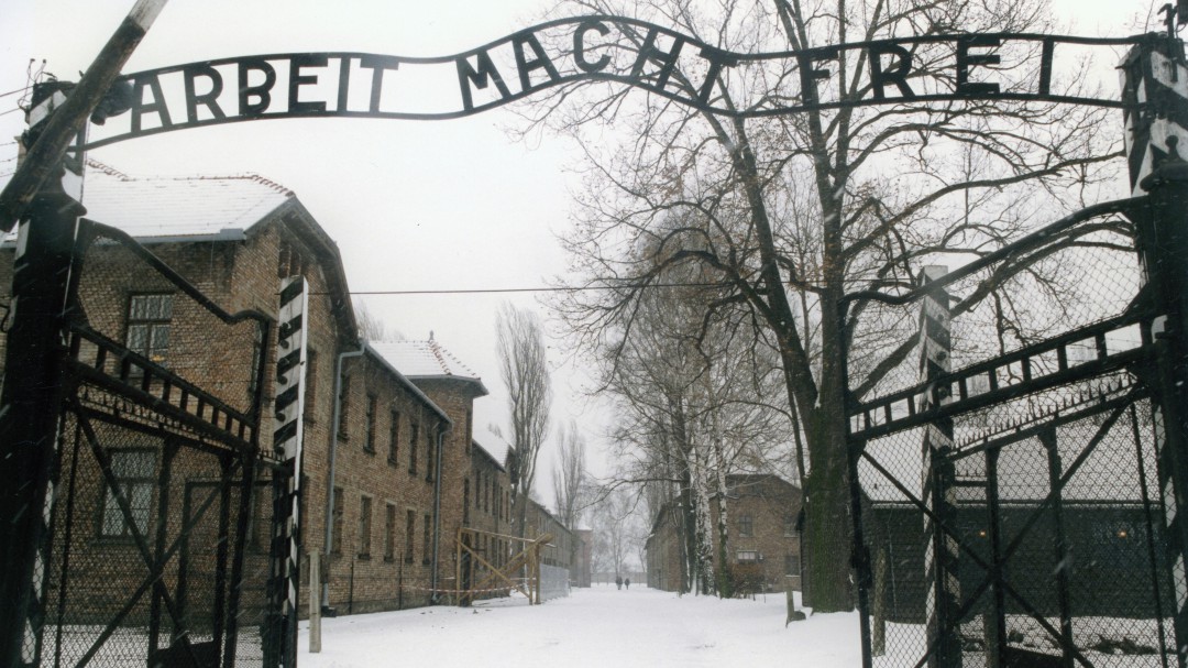 Absuelta una joven que justificó el Holocausto en Facebook: Hitler tenía razón