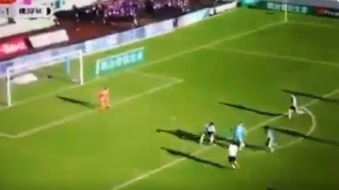 El gol de Fernando Torres que provoca el delirio de la grada y salva al Sagan Tosu del descenso