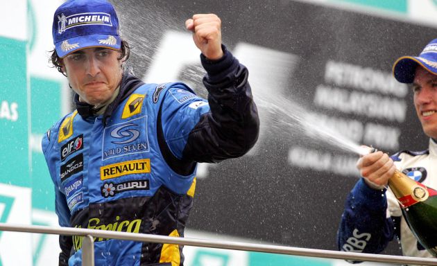 Alonso celebra su victoria en Malasia en 2005. Alonso celebra su victoria en Malasia en 2005.