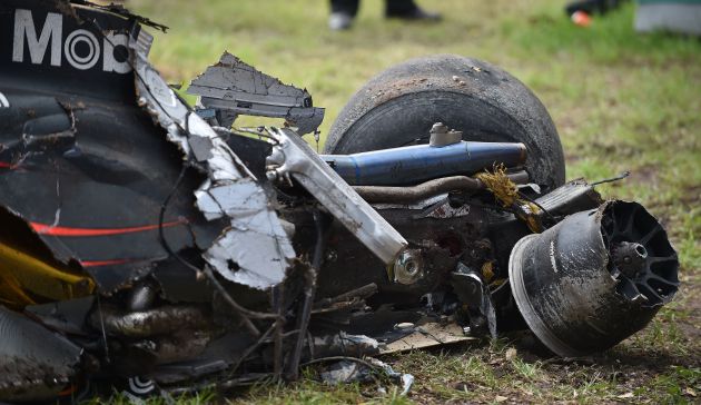 Así quedó el McLaren de Alonso tras el espectacular accidente que sufrió en Australia en 2016. Así quedó el McLaren de Alonso tras el espectacular accidente que sufrió en Australia en 2016.