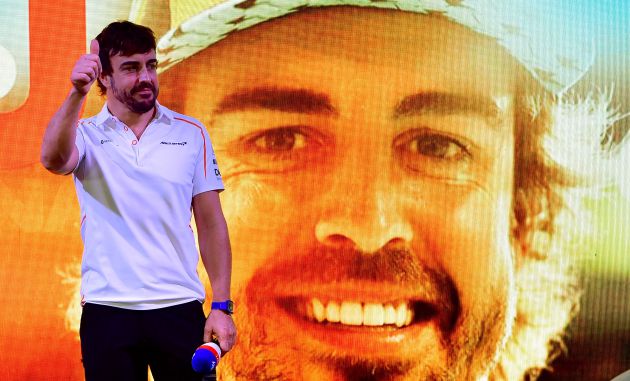 Alonso, en un acto celebrado esta semana en el circuito de Yas Marina, donde disputa su última carrera en la F1. Alonso, en un acto celebrado esta semana en el circuito de Yas Marina, donde disputa su última carrera en la F1.
