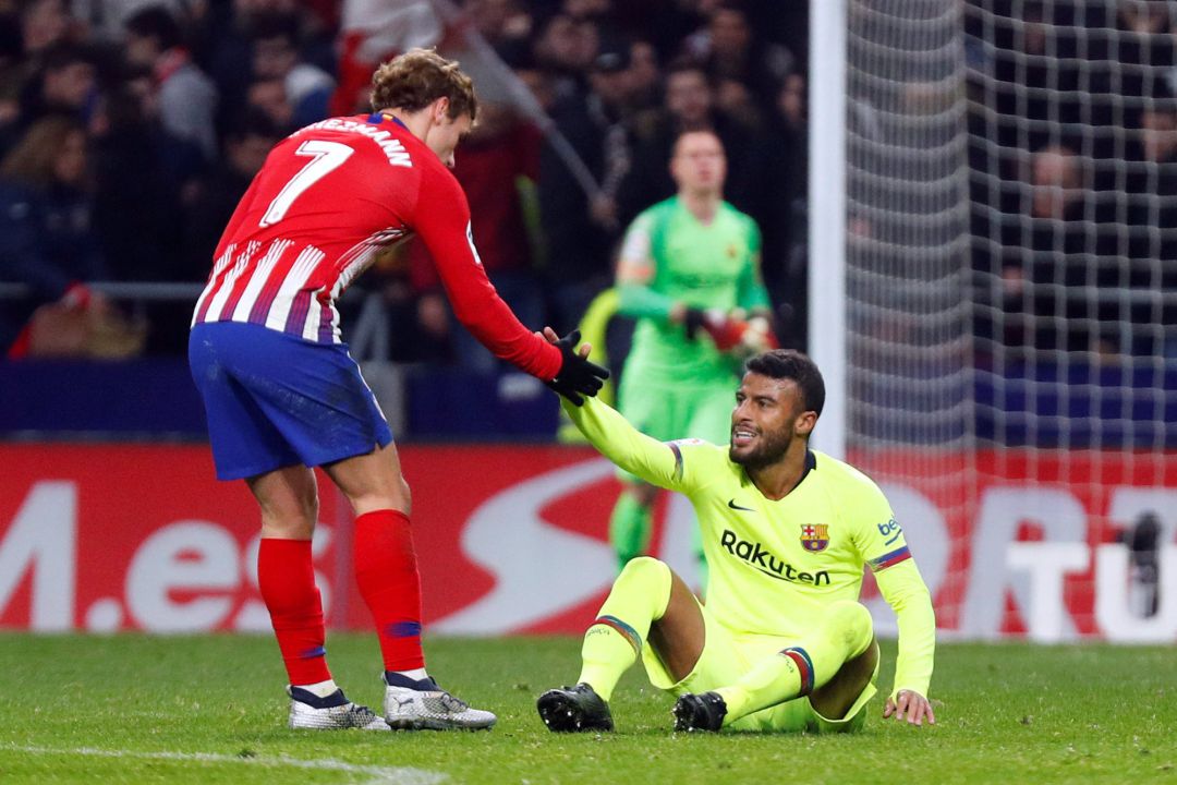 Rafinha cae lesionado en el encuentro entre el Atlético de Madrid y el FC Barcelona Rafinha cae lesionado en el encuentro entre el Atlético de Madrid y el FC Barcelona