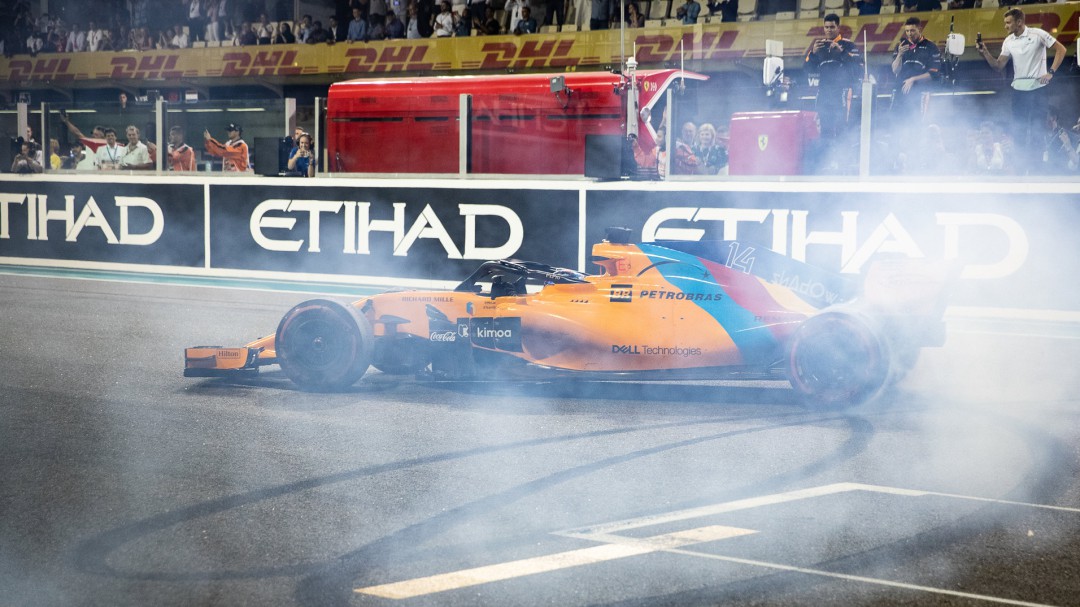 ¡La espectacular narración de la última vuelta de Fernando Alonso en la Fórmula 1!