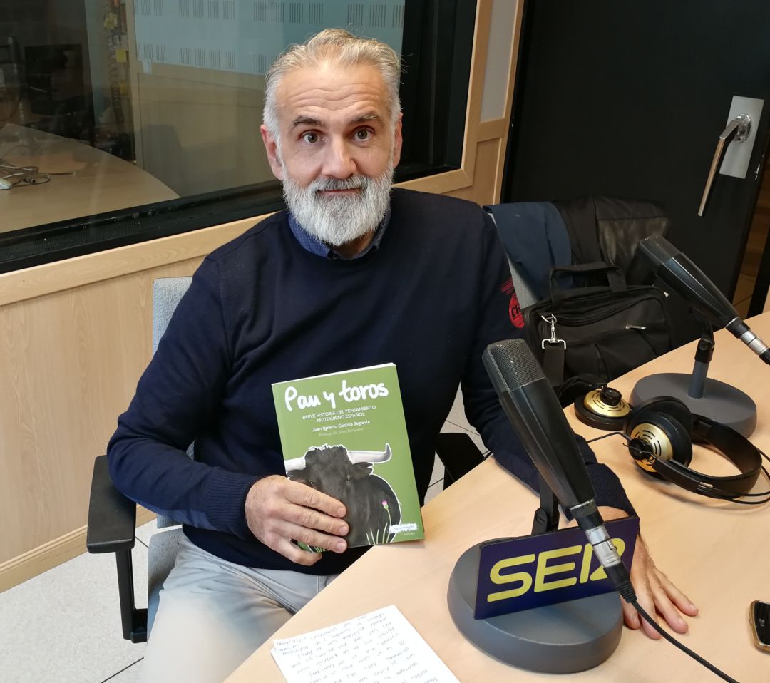 Juan Codina en el estudio de la Cadena Ser en Mallorca Juan Codina en el estudio de la Cadena Ser en Mallorca