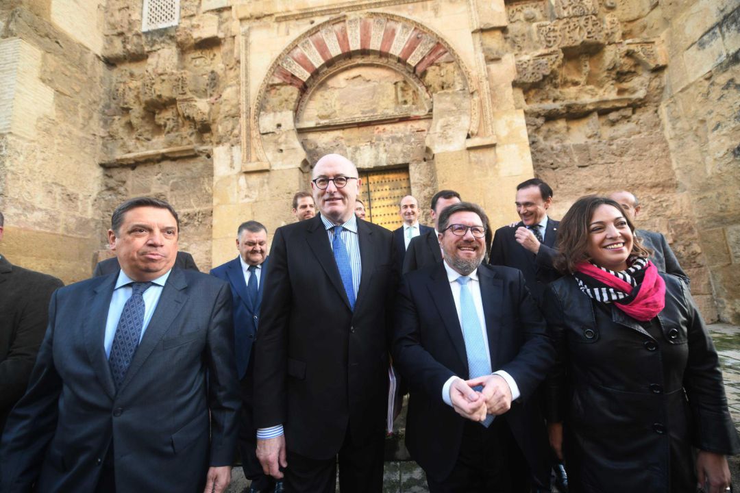 El Comisario Europeo de Agricultura, Phil Hogan, con el ministro, Luis Planas, el consejero, Sánchez-Haro y la alcaldesa de Córdoba, Isabel Ambrosio en la víspera de la inauguración de DATAGRI El Comisario Europeo de Agricultura, Phil Hogan, con el ministro, Luis Planas, el consejero, Sánchez-Haro y la alcaldesa de Córdoba, Isabel Ambrosio en la víspera de la inauguración de DATAGRI