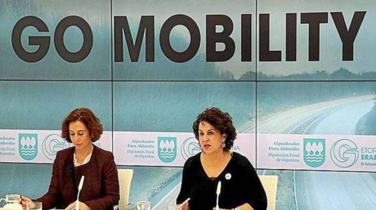 Mónica Alday, de Ficoba y Ainhoa Azipuru, diputada de Promoción Económica, Medio Rural y Equilibrio Territorial en la presentación de Go Mobility. Mónica Alday, de Ficoba y Ainhoa Azipuru, diputada de Promoción Económica, Medio Rural y Equilibrio Territorial en la presentación de Go Mobility.