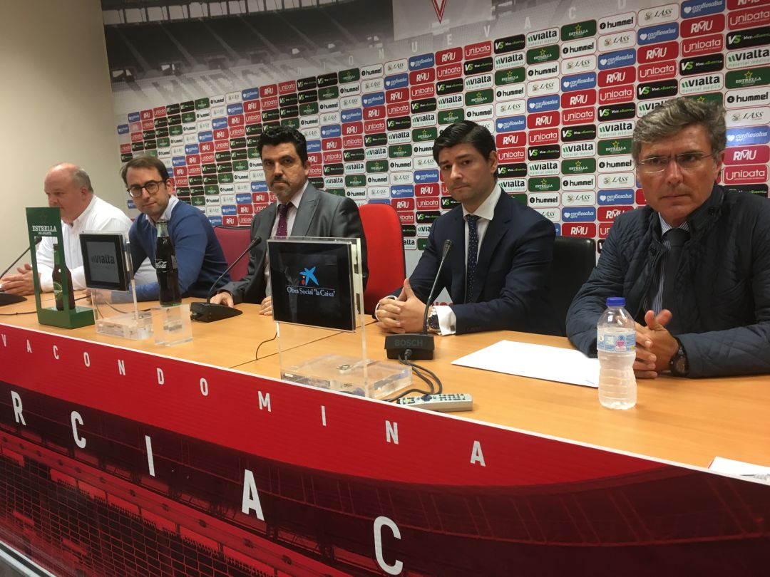 El Real Murcia, sus consejeros y Gálvez se exponen a duras multas El Real Murcia, sus consejeros y Gálvez se exponen a duras multas
