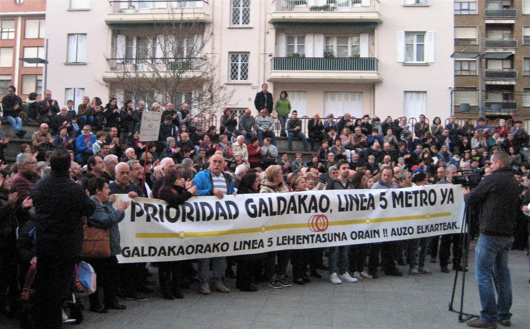 Vecinos de Galdakao vuelven a reclamar la Línea 5 Vecinos de Galdakao vuelven a reclamar la Línea 5