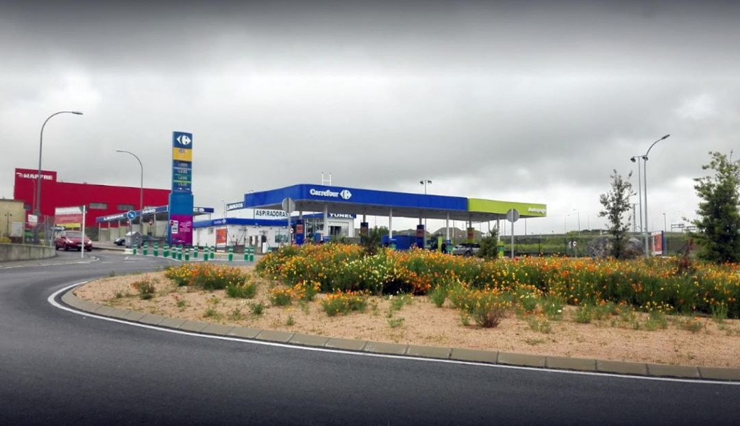 Gasolinera de Carrefour en Segovia, junto al Centro Comercial Luz de Castilla Gasolinera de Carrefour en Segovia, junto al Centro Comercial Luz de Castilla