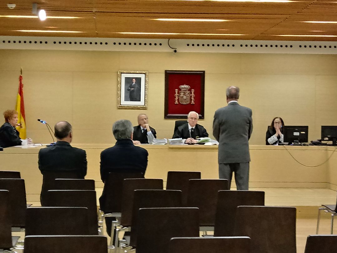 Vista oral sobre el recurso celebrada el pasado martes con Javier León de la Riva ante el presidente del Tribunal Superior de Justicia de Castilla y León Vista oral sobre el recurso celebrada el pasado martes con Javier León de la Riva ante el presidente del Tribunal Superior de Justicia de Castilla y León