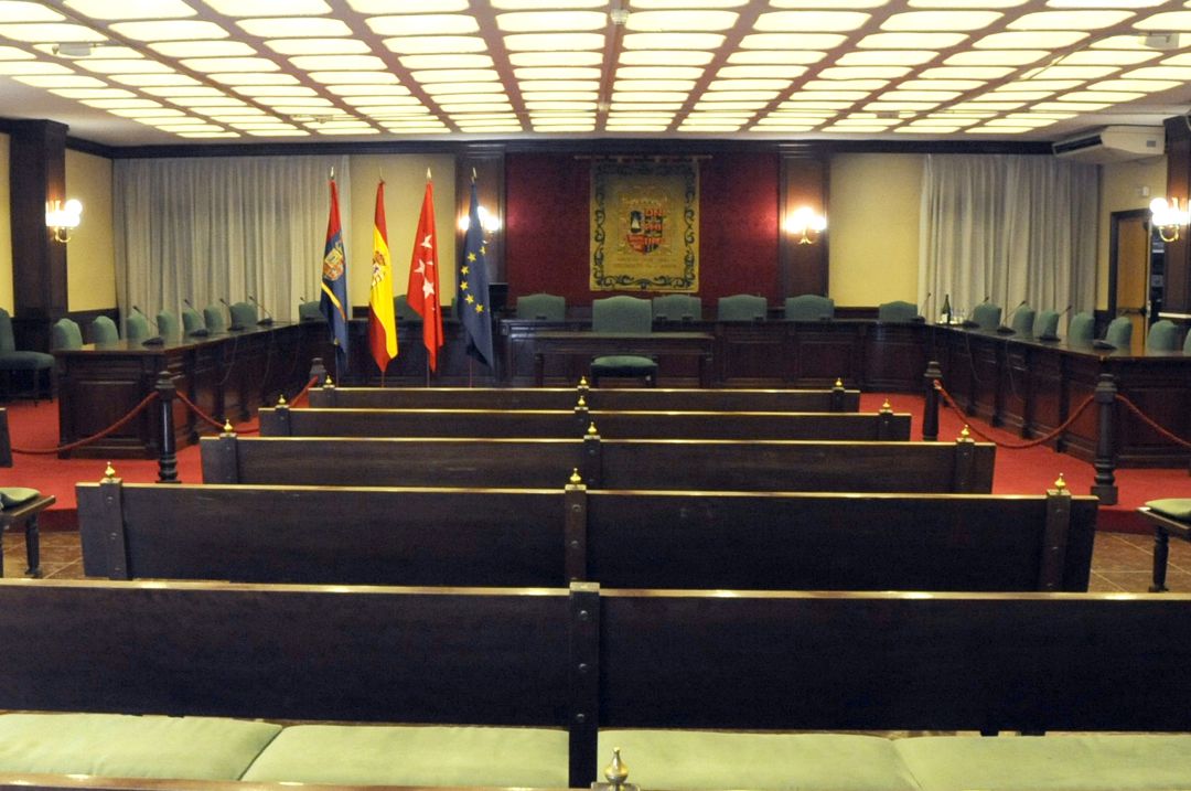 Salón de plenos del Ayuntamiento de Móstoles, donde se celebra el Debate sobre el Estado del Municipio Salón de plenos del Ayuntamiento de Móstoles, donde se celebra el Debate sobre el Estado del Municipio