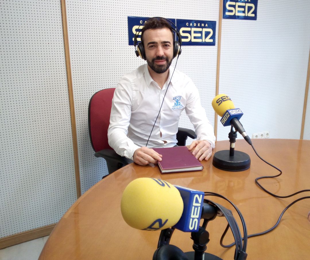 El psicólogo Alberto Blanco en los estudios de SER Vegas Altas El psicólogo Alberto Blanco en los estudios de SER Vegas Altas