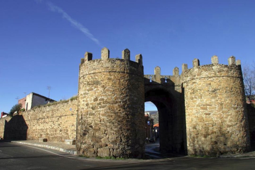 Imagen de una de las puertas de la muralla de El Barco de Ávila Imagen de una de las puertas de la muralla de El Barco de Ávila
