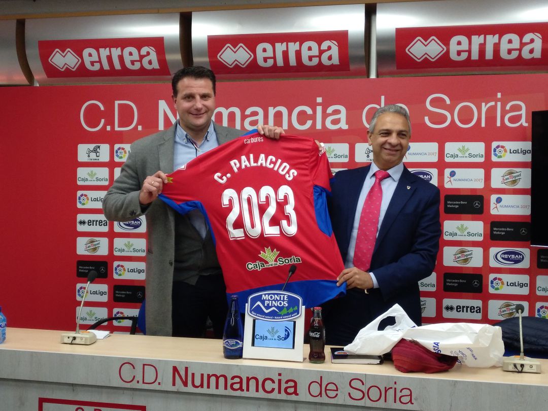 César Palacios, junto al presidente del Numancia, Moisés Álvarez. César Palacios, junto al presidente del Numancia, Moisés Álvarez.