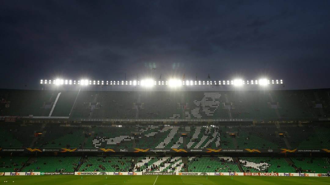 Varios abonados del Betis, fuera del Villamarín por un problema con la seguridad