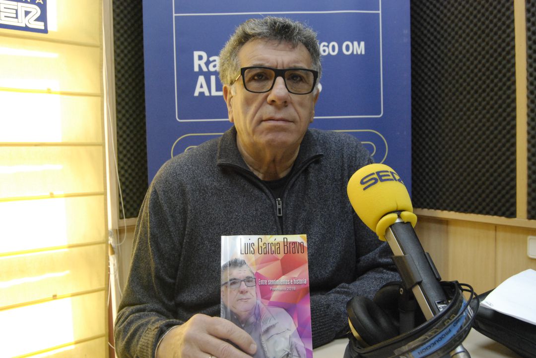 Luis García Bravo presenta su poemario "Entre sentimientos e historia" Luis García Bravo presenta su poemario "Entre sentimientos e historia"