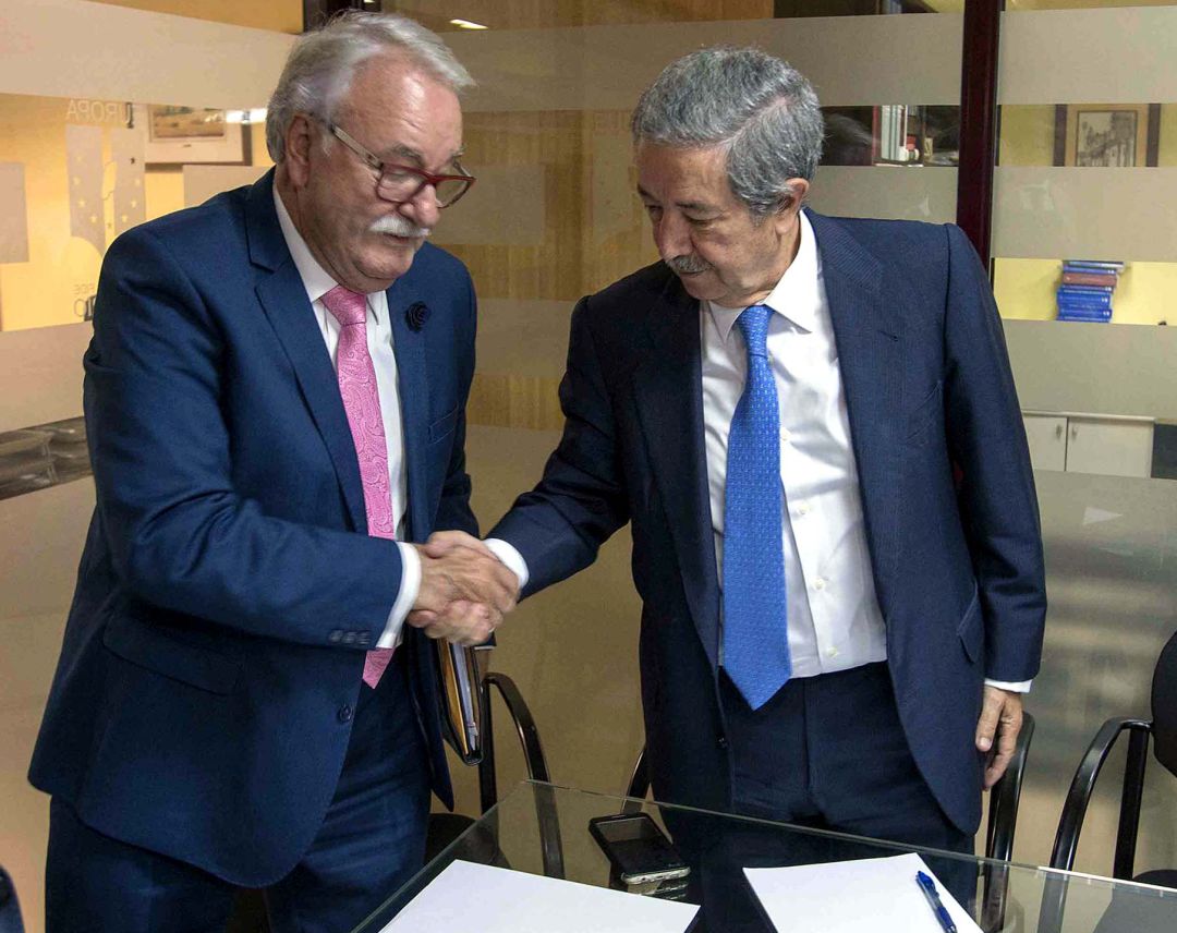 Rafael Gómez Arribas, presidente de CRIA en la firma de las escrituras de la compraventa del aeropuerto Rafael Gómez Arribas, presidente de CRIA en la firma de las escrituras de la compraventa del aeropuerto