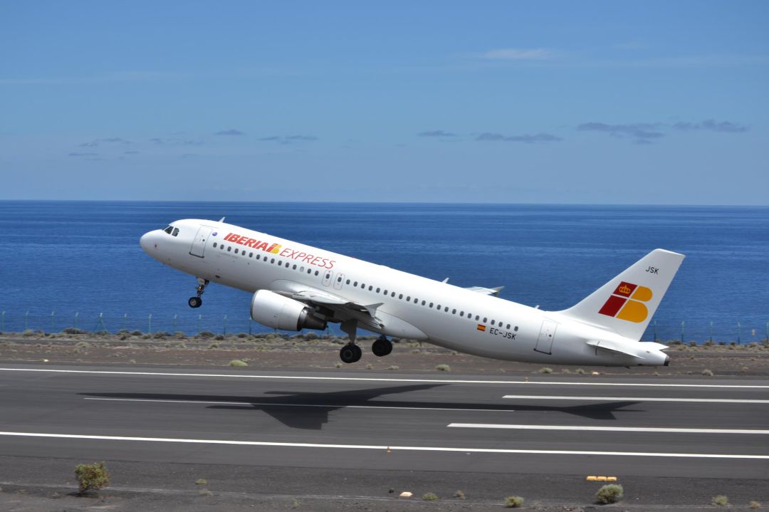 El Gobierno canario solicita a Aviación Civil información sobre los últimos vuelos abortados de Iberia Express El Gobierno canario solicita a Aviación Civil información sobre los últimos vuelos abortados de Iberia Express