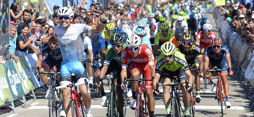 Matteo Moschetti (i) celebra su triunfo en la segunda etapa de la pasada Vuelta a Burgos. El milanés terminó la temporada con nueve victorias de etapa y ha firmado por dos años con Trek Segafredo (el equipo pinteño es formación de desarrollo del norteamericano). Matteo Moschetti (i) celebra su triunfo en la segunda etapa de la pasada Vuelta a Burgos. El milanés terminó la temporada con nueve victorias de etapa y ha firmado por dos años con Trek Segafredo (el equipo pinteño es formación de desarrollo del norteamericano).