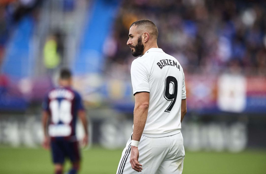 Benzema, durante el partido contra el Eibar. Benzema, durante el partido contra el Eibar.
