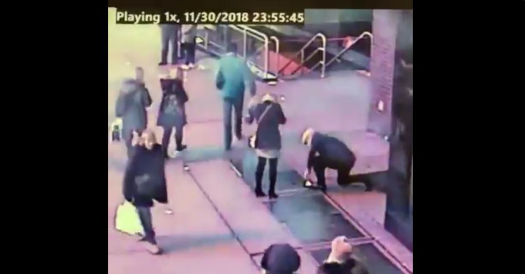 La policía de Nueva York encuentra a la pareja que perdió su anillo de compromiso en Times Square