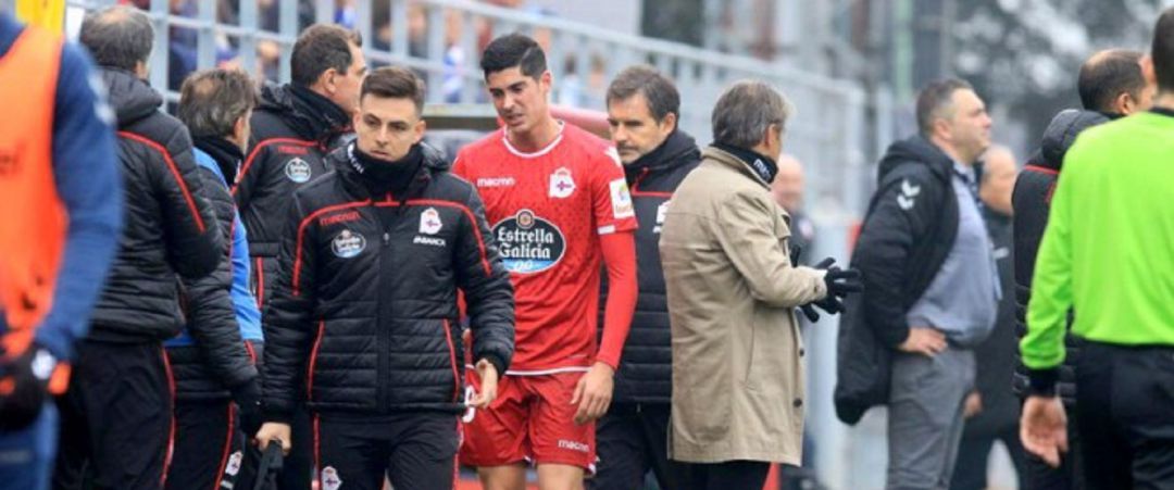 Carlos Fernández al retirarse del terreno de juego Carlos Fernández al retirarse del terreno de juego