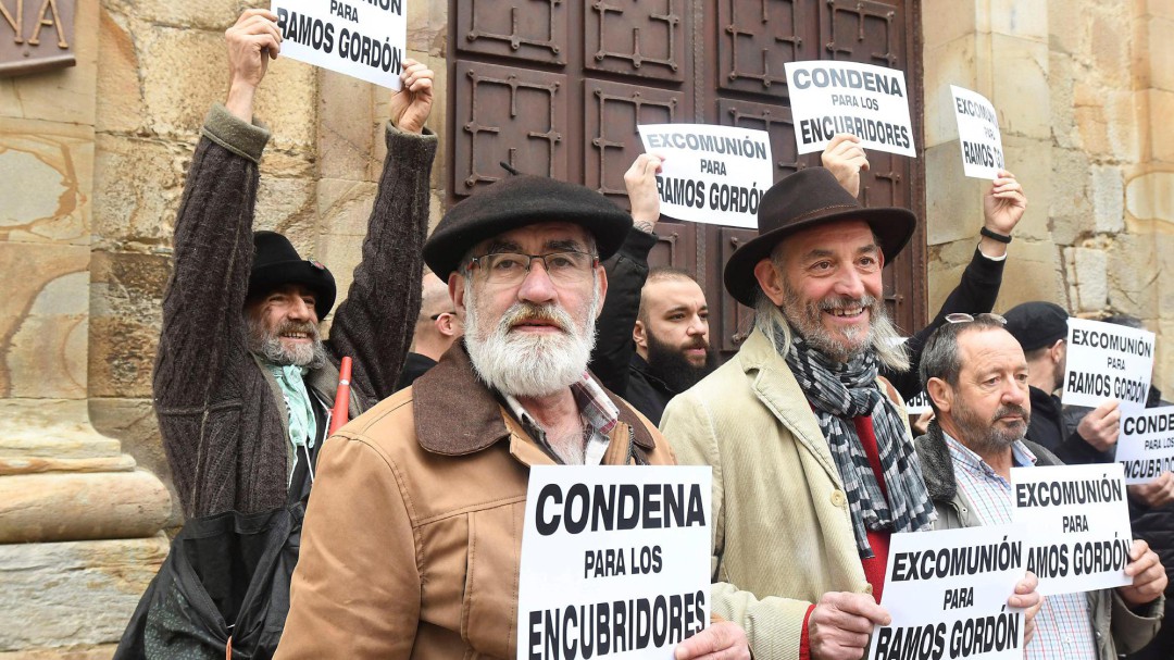 Los exseminaristas de La Bañeza piden la excomunión del cura condenado por abusos
