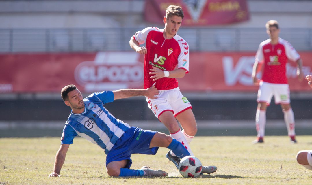 Carlos Álvarez y el Jumilla agravan la crisis del Real Murcia Carlos Álvarez y el Jumilla agravan la crisis del Real Murcia