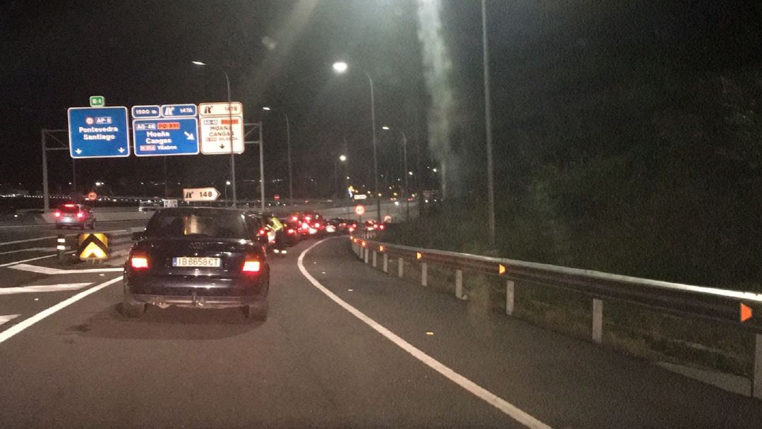 Retenciones para acceder al peaje de Rande-Redondela en la AP-9. Retenciones para acceder al peaje de Rande-Redondela en la AP-9.