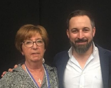 Ana Gil, junto al presidente de Vox, Santiago Abascal. Ana Gil, junto al presidente de Vox, Santiago Abascal.