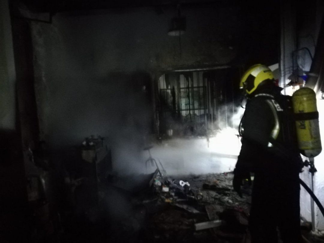 Imagen del incendio producido este domingo en la calle San Roque de Motilla del Palancar. Imagen del incendio producido este domingo en la calle San Roque de Motilla del Palancar.