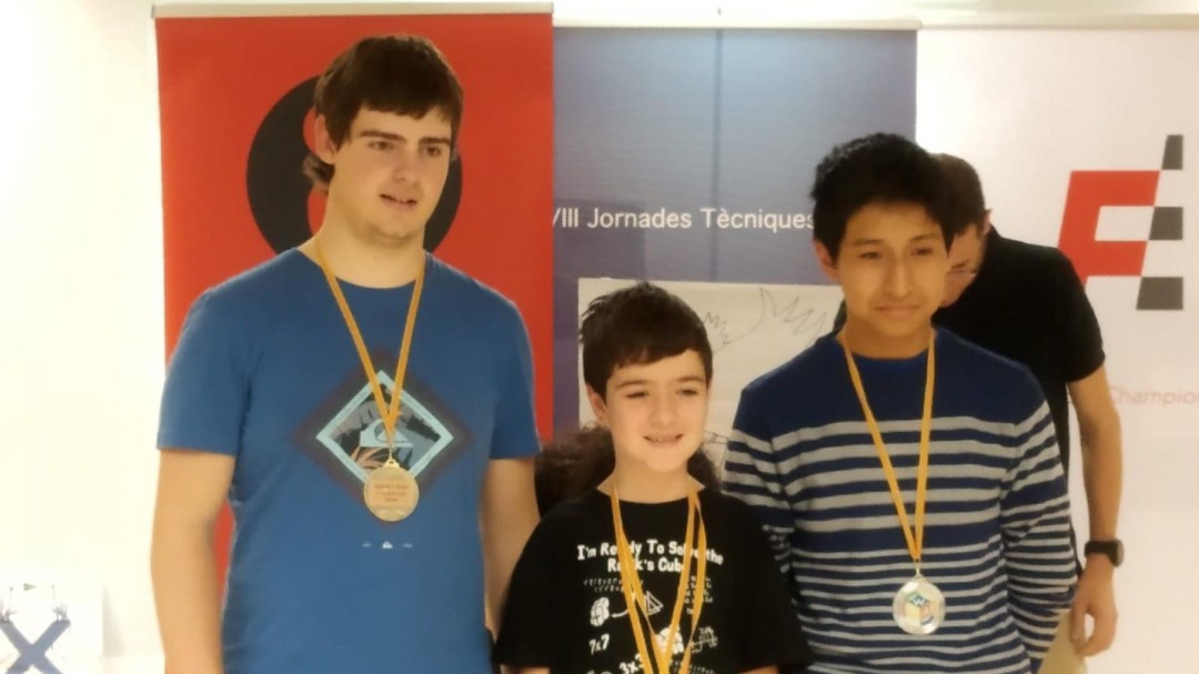 El niño berciano Héctor Haro, de nuevo oro en cubo de Rubik