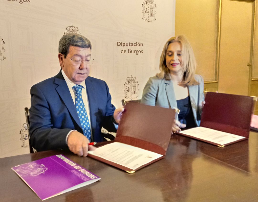 El presidente de la Diputación de Burgos y la responsable de ACCEM, Olga Aguilar, en la firma del convenio para la atención de inmigrantes El presidente de la Diputación de Burgos y la responsable de ACCEM, Olga Aguilar, en la firma del convenio para la atención de inmigrantes