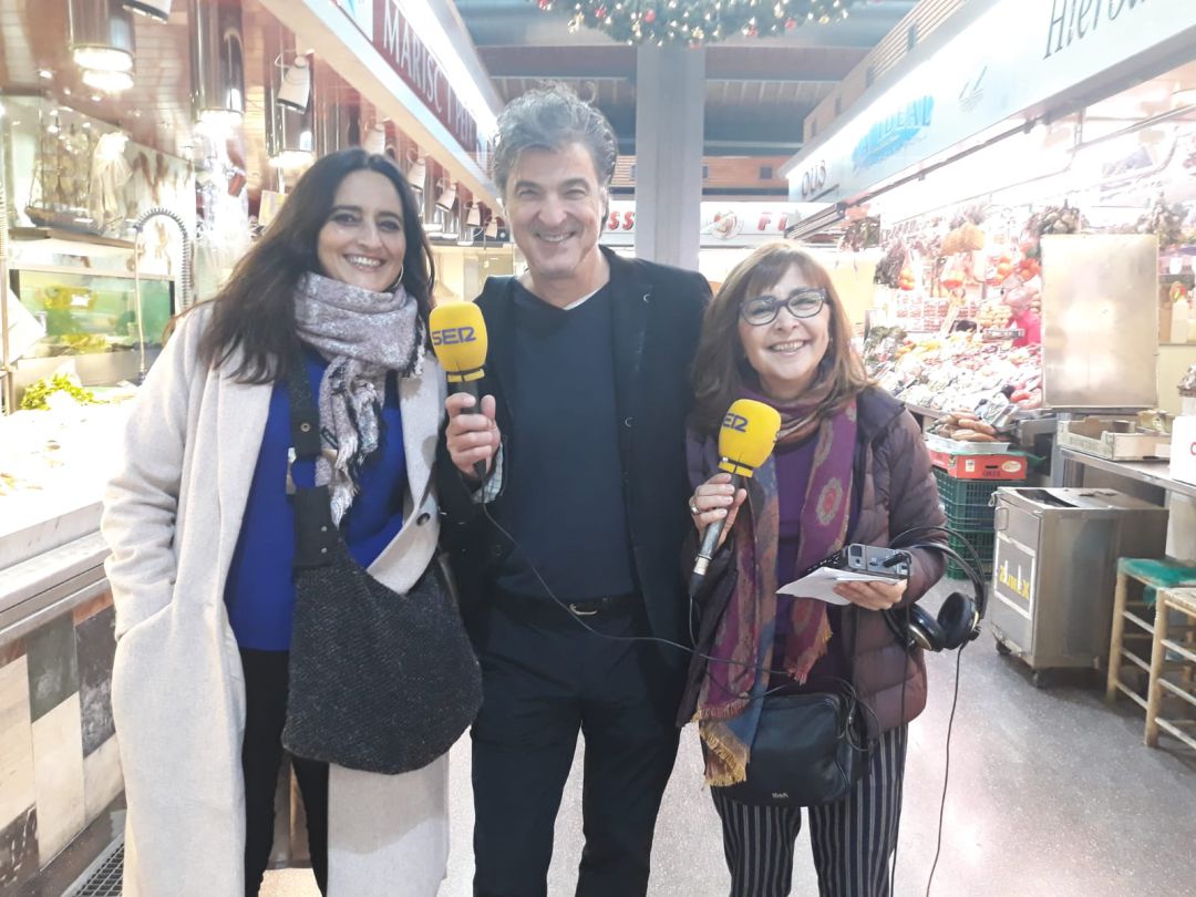 Ágata Albero, Carles Abellán i Rosa Badia, al Mercat de la Concepció. Ágata Albero, Carles Abellán i Rosa Badia, al Mercat de la Concepció.