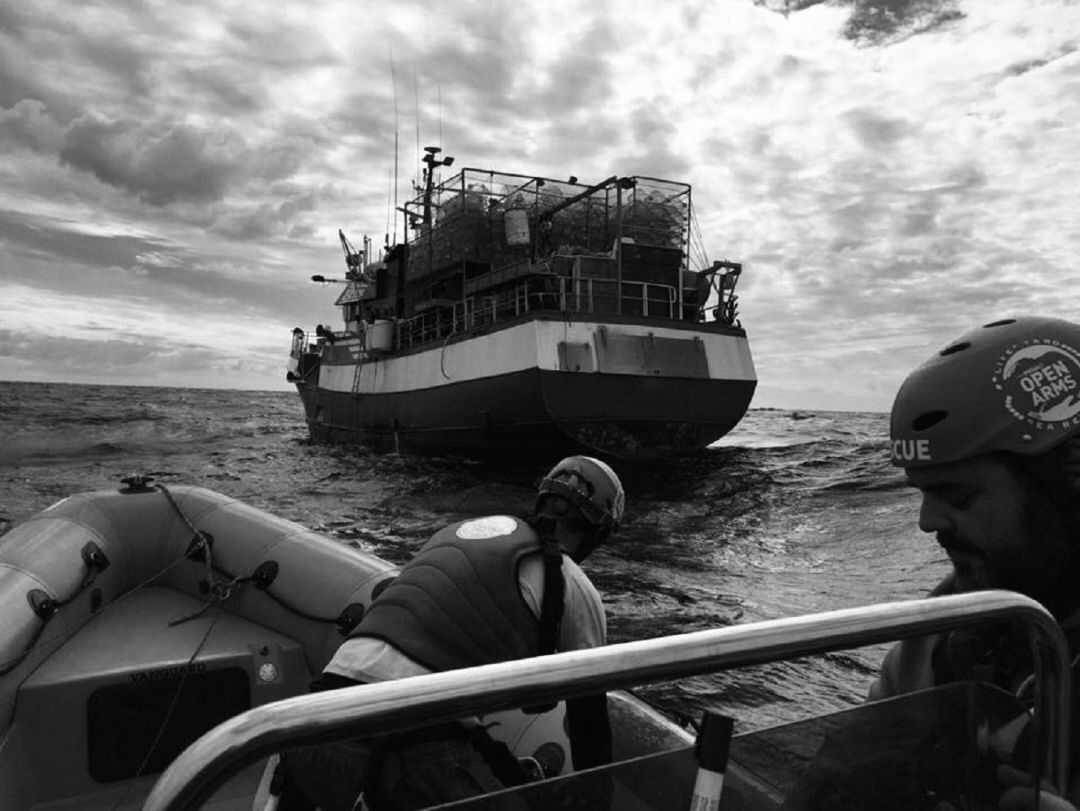 "Es muy duro que después de rescatar a gente que se está ahogando en el mar te digan que has de devolverlos al lugar del que huyen" "Es muy duro que después de rescatar a gente que se está ahogando en el mar te digan que has de devolverlos al lugar del que huyen"