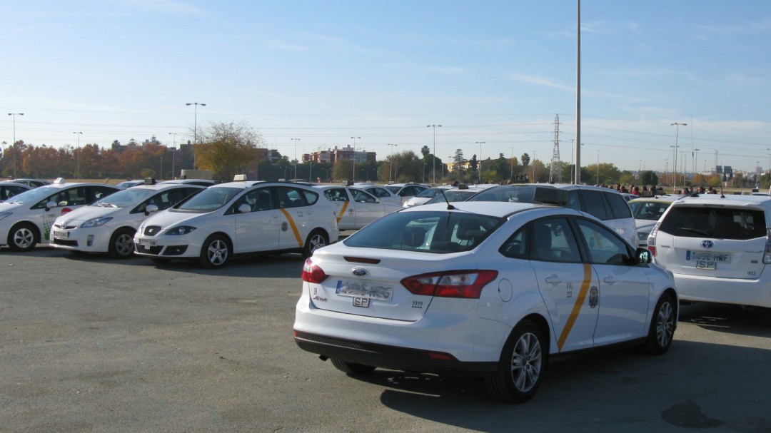 Los taxis cancelan las protestas tras el acuerdo con el Ayuntamiento
