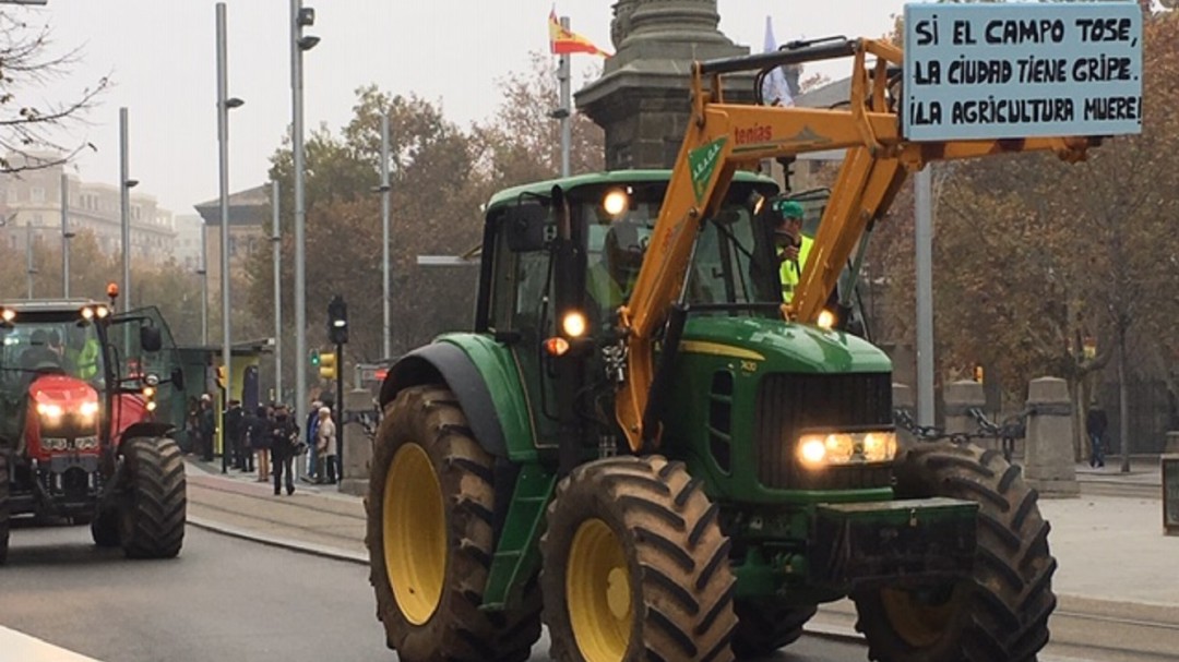 Tractorada en Zaragoza por la supervivencia de la agricultura y la ganadería