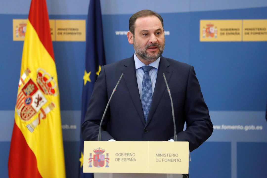 El ministro de Fomento, José Luis Ábalos, durante su intervención en la presentación del sello conmemorativo “40 años de Constitución, 40 años de España”. El ministro de Fomento, José Luis Ábalos, durante su intervención en la presentación del sello conmemorativo “40 años de Constitución, 40 años de España”.