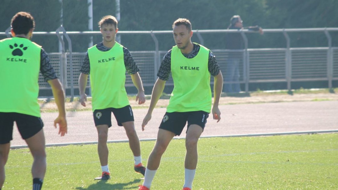 Pablo Iñiguez se reincorpora a los entrenamientos tras el susto de Sabadell