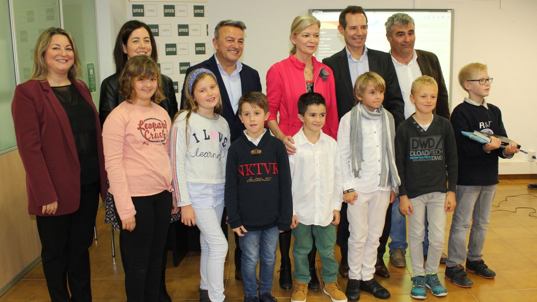 La UNED entrega los premios del concurso de dibujo escolar sobre Derechos Humanos