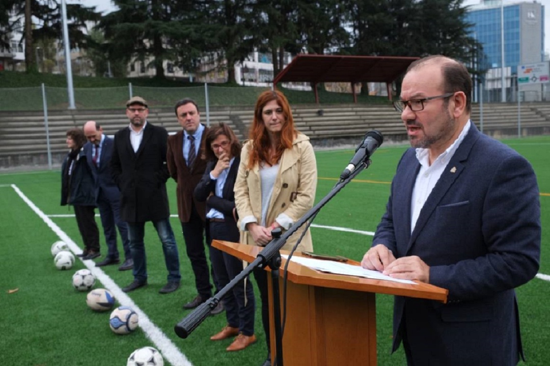 El rector de la USC, Antonio López, y demás autoridades en la inauguracion de esta mañana El rector de la USC, Antonio López, y demás autoridades en la inauguracion de esta mañana