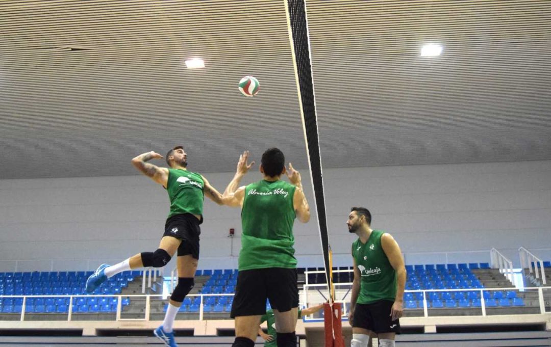 Borja Ruiz en acción de remate. Borja Ruiz en acción de remate.