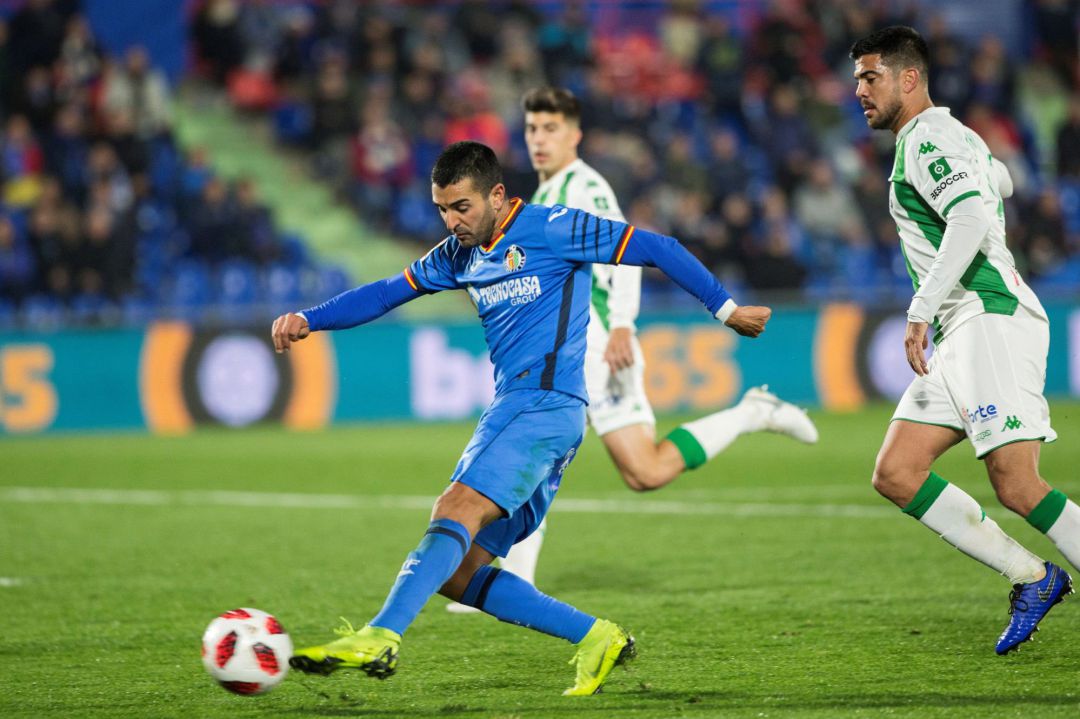El delantero del Getafe Ángel Rodríguez (i) anota el quinto gol del equipo ante el Córdoba, durante el partido de vuelta de dieciseisavos de la Copa del Rey. El delantero del Getafe Ángel Rodríguez (i) anota el quinto gol del equipo ante el Córdoba, durante el partido de vuelta de dieciseisavos de la Copa del Rey.