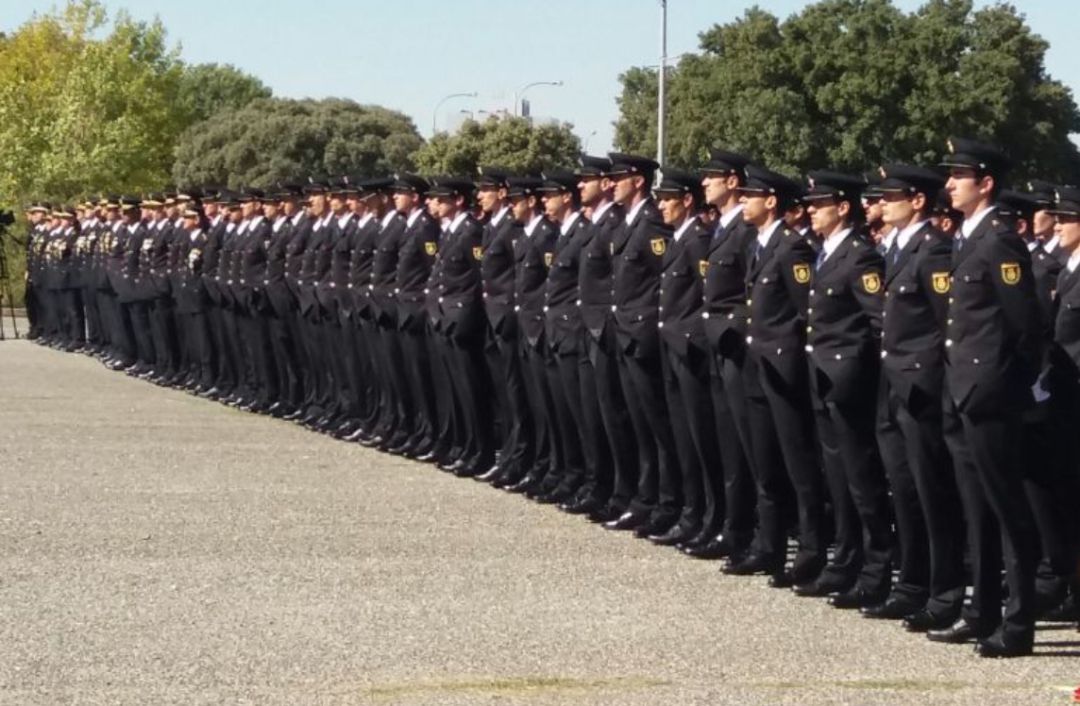 PolicÃas formando en la Escuela Nacional de PolicÃa en 2016