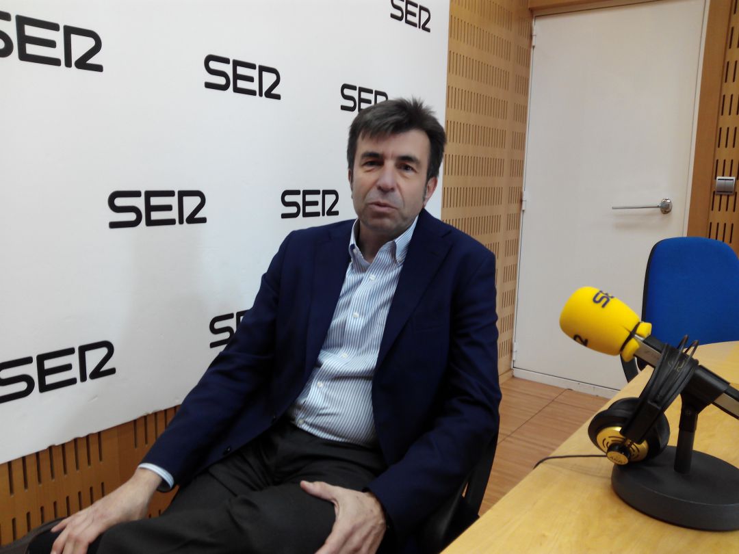 Pablo Artal en los estudios de Radio Murcia Pablo Artal en los estudios de Radio Murcia
