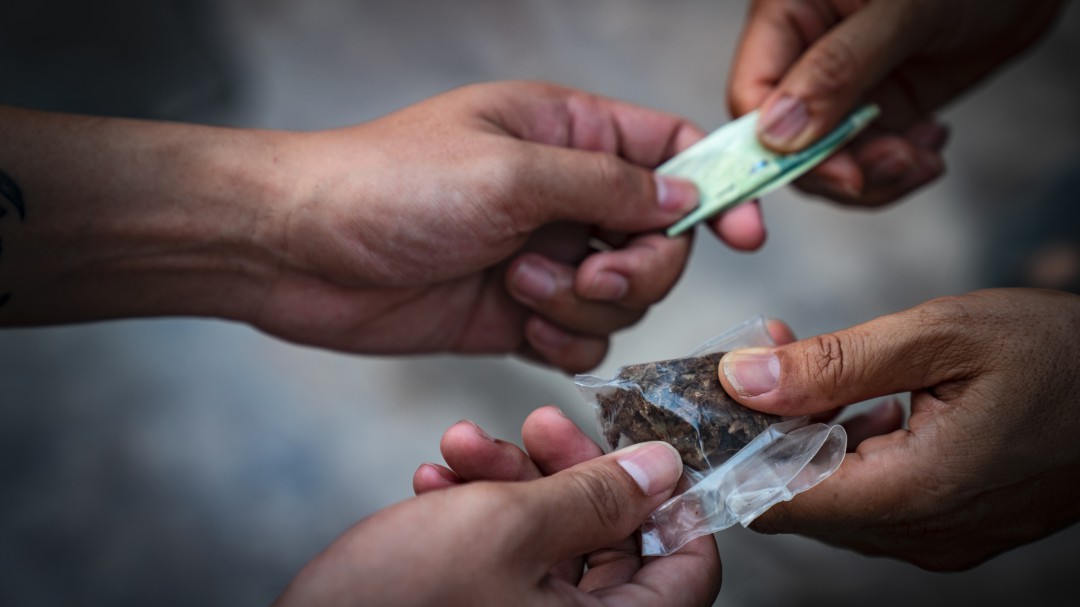 Detenidos dos universitarios acusados de vender marihuana a compañeros