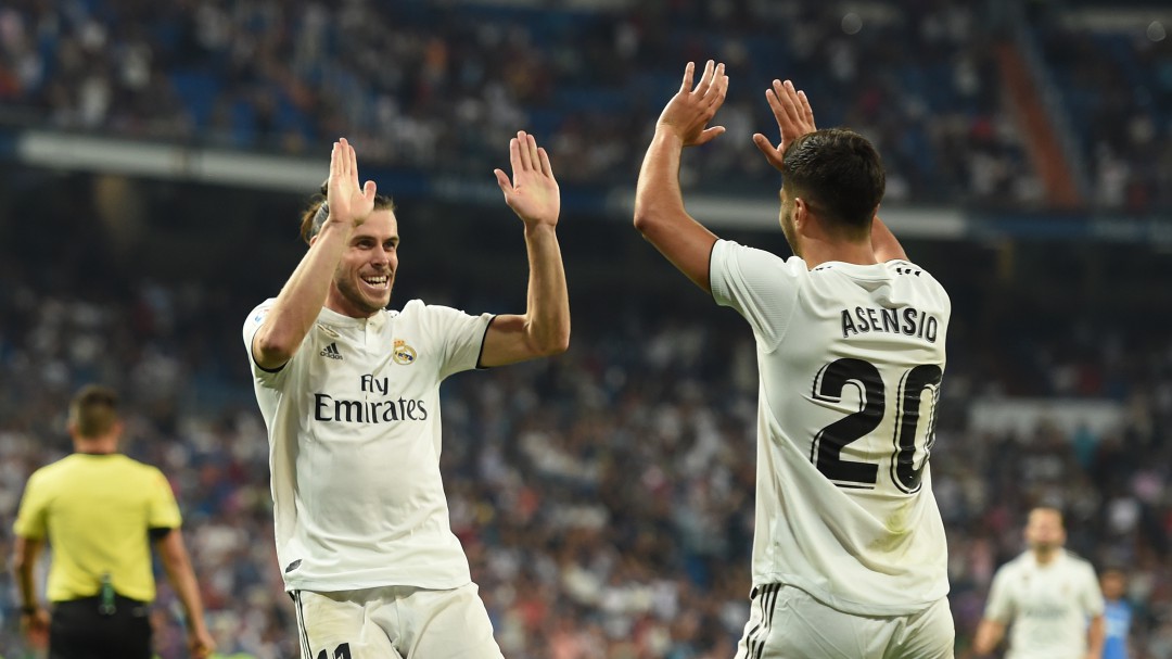 Yo pondría a Bale en la izquierda y Asensio en la derecha